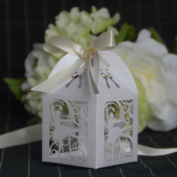 Paper cutting Dragee Packaging Personalized Engraved Wedding Favors Paper Box For Wedding Invitation or Party Candy Supplies
